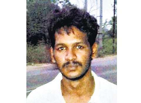 மாணவியை வெட்டியவர் மர்மமான முறையில் உயிரிழப்பு﻿
