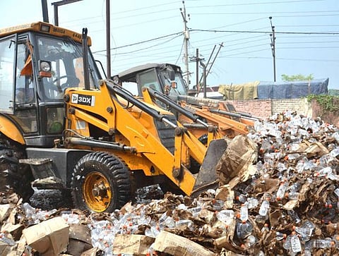 பிஹாரில் பகுதி அளவில் மதுவிலக்கு இன்று முதல் அமல்﻿: சாராயம் காய்ச்சினால் மரண தண்டனை - பொது இடங்களில் மது அருந்தினால் 10 ஆண்டுகள் சிறை