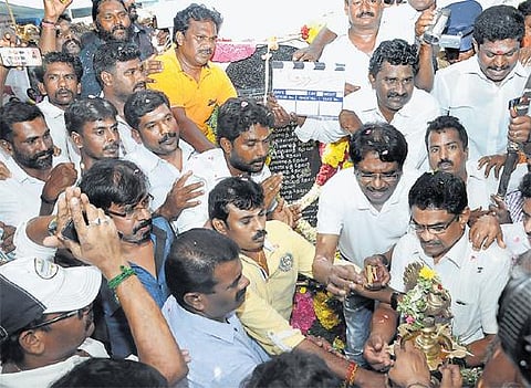 பாரதிராஜா இயக்கத்தில் ‘குற்றப்பரம்பரை’: மதுரை அருகே பட பூஜை﻿