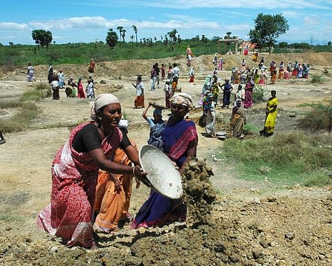 100 நாள் வேலைதிட்டத்தில் ஏப்ரல் 1 முதல் ஊதியம் உயர்வு﻿