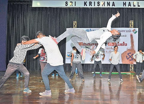 ‘தி இந்து’ மற்றும் தேர்தல் ஆணையம் இணைந்து நடத்திய விழா﻿: ஆள்காட்டி விரலில் படரும் ‘மைதான் நமக்குப்பெருமை﻿- ‘வாக்காளர் வாய்ஸ்’ நிகழ்ச்சியில் ஒலித்த குரல்﻿