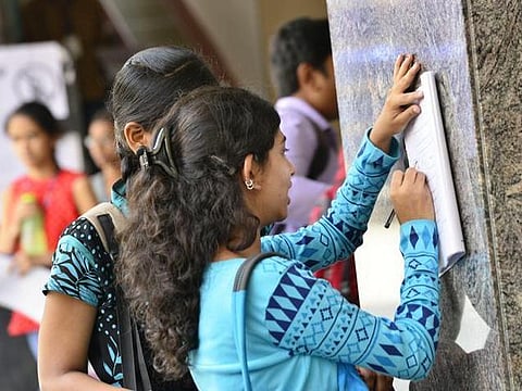 இருமுறை வினாத்தாள் கசிந்ததால்﻿ கர்நாடகாவில் பலத்த பாதுகாப்புடன் இன்று பிளஸ் 2 வேதியியல் தேர்வு﻿