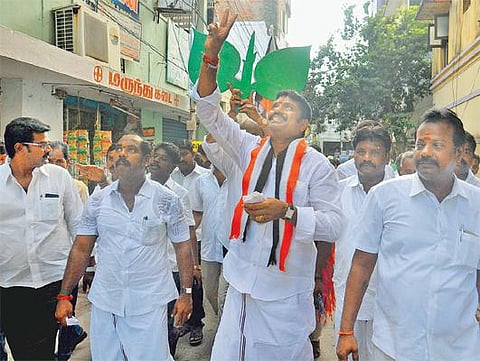 நடைபயணம் முதல் தெருமுனை கூட்டம் வரை: தியாகராய நகரில் அனல் பறக்கும் பிரச்சாரம்﻿