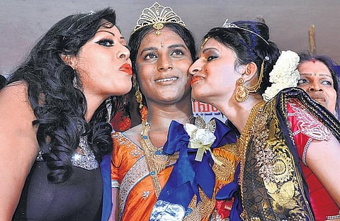 விழுப்புரத்தில் மிஸ் கூவாகம் போட்டி﻿: அழகி பட்டம் வென்றார் சேலம் காயத்ரி﻿