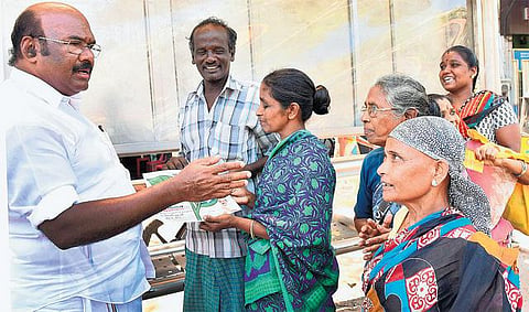ராயபுரம் தொகுதியை கைப்பற்ற வேட்பாளர்கள் தீவிர பிரச்சாரம்﻿: மீனவர் பிரச்சினைகளைத் தீர்ப்பதாக வாக்குறுதி