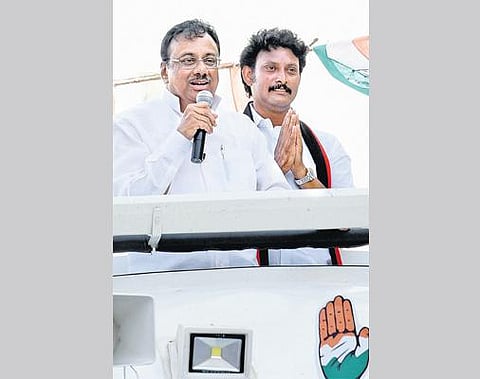 தேர்தல் நேரத்தில் மட்டுமே எம்ஜிஆரை நினைப்பவர் ஜெயலலிதா﻿: இளங்கோவன் குற்றச்சாட்டு