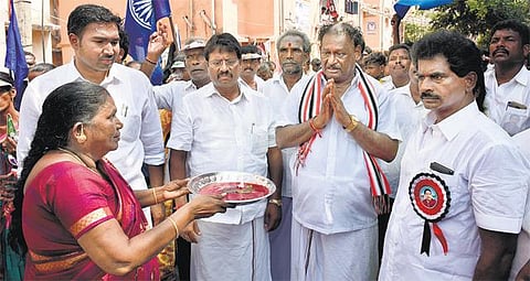 தமிழகத்திலேயே அதிக வாக்காளர்களை கொண்ட தொகுதி﻿: சோழிங்கநல்லூரில் வேட்பாளர்கள் தீவிர பிரச்சாரம்﻿ - அரசு மருத்துவமனை அமைக்கப்படும் என்று வாக்குறுதி﻿