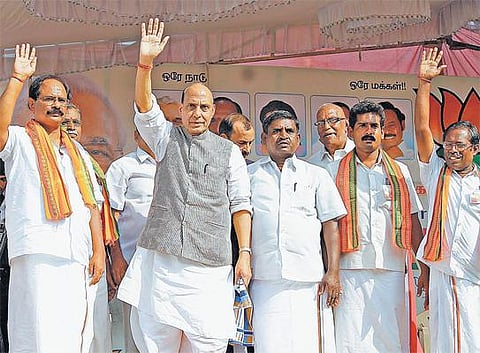 இளைஞர்கள் மனது வைத்தால்﻿﻿ ஆட்சி மாற்றத்தை ஏற்படுத்த முடியும்﻿: சேலத்தில் ராஜ்நாத் சிங் நம்பிக்கை﻿﻿