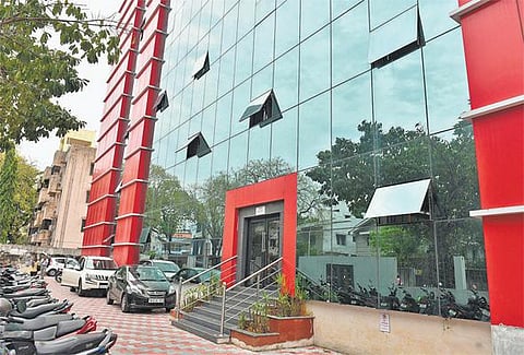 வெறிச்சோடி காணப்பட்ட﻿﻿ தேமுதிக, கம்யூனிஸ்ட் கட்சி தலைமை அலுவலகங்கள்﻿