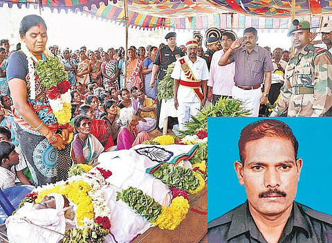 அருணாச்சலப் பிரதேசத்தில் சாலை விபத்தில் பலியான﻿ கிருஷ்ணகிரி ராணுவ வீரர் உடல் 42 குண்டுகள் முழங்க அடக்கம்﻿