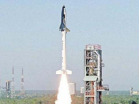 விண்வெளியில் இருந்து  தேவையான எரிபொருளை எடுத்துக்கொள்ளும் ராக்கெட்: இஸ்ரோ திட்டம்