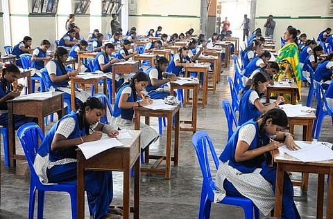 10-ம் வகுப்பு தேர்ச்சி விகிதத்தில் ஈரோடு முதலிடம்; கடைசி இடத்தில் வேலூர்