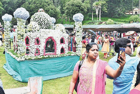 கொடைக்கானலில் கோடை விழா﻿: மலர் கண்காட்சியை ரசித்த சுற்றுலா பயணிகள்﻿