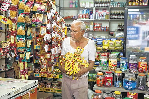 உணவுப்பொருள் பாக்கெட்களில் படிக்கும் வகையில்﻿ தயாரிப்பு, காலாவதி விவரங்களை 40% அளவுக்கு அச்சிடுவது கட்டாயம்﻿: மத்திய அரசு உத்தரவு ஜூலை முதல் அமலாகிறது﻿