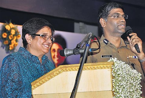 புதுச்சேரியில் சமூக விரோத செயல், ஊழல் புகார்களுக்கு 1031-ல் அழைக்கலாம்: கிரண்பேடி புதிய நடைமுறை