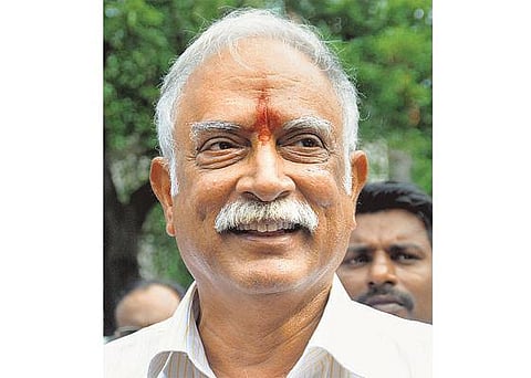ஆயுதத் தரகர் சஞ்சய் பண்டாரியுடன் அமைச்சரின் உதவியாளருக்கு தொடர்பு﻿: சரிபார்க்கப்படும் என மத்திய அமைச்சர் தகவல்﻿