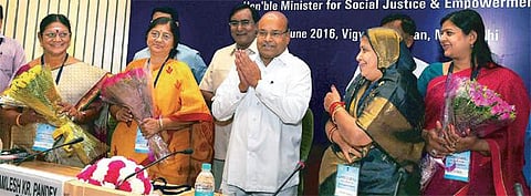 மாற்றுத்திறனாளிகளுக்கு தேசிய அடையாள அட்டை﻿: மத்திய அமைச்சர் தாவர் சந்த் கெலாட் வலியுறுத்தல்﻿