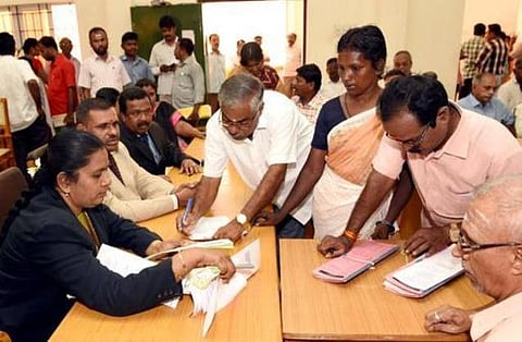 சாலை விபத்தில் இறந்த இளைஞரின் குடும்பத்துக்கு ரூ.55 லட்சம் இழப்பீடு