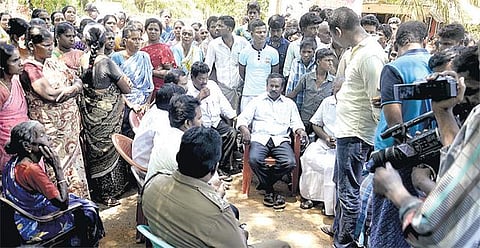 திருவாரூர் அருகே ஓஎன்ஜிசி நிறுவனம் ஆழ்குழாய் பதிக்க பொதுமக்கள் எதிர்ப்பு﻿