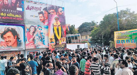 ‘கபாலி’ இசை: ரசிகர்கள் கொண்டாட்டம்﻿