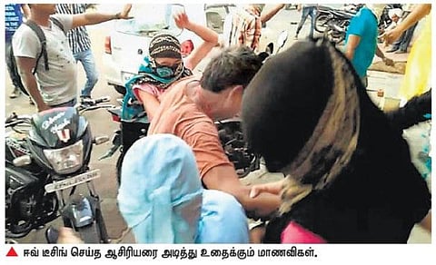ஈவ் டீசிங் செய்ததால் ஆத்திரம்: ஆசிரியரை அடித்து உதைத்தனர் மாணவிகள்﻿ - சமூக வலைதளத்தில் வேகமாக பரவும் வீடியோ﻿﻿