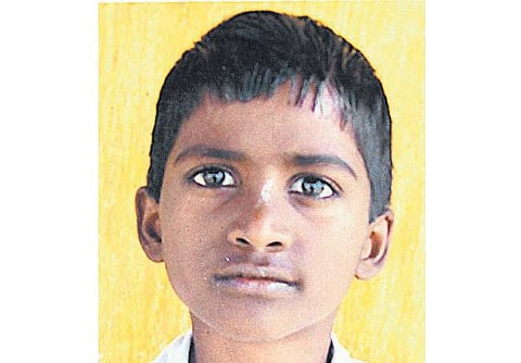 கர்நாடகத்தில் தனியார் கடையின் கட்டுப்பாட்டில் உள்ள மகனை மீட்டுத் தர வேண்டும்﻿: கோவை காவல் ஆணையரிடம் தாய் மனு﻿