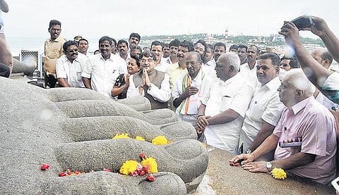 கங்கைக் கரையில் சிலை நிறுவப்படுவதையொட்டி﻿ திருவள்ளுவர் திருப்பயண யாத்திரை: பொன்.ராதாகிருஷ்ணன், தருண் விஜய் எம்பி பங்கேற்பு﻿