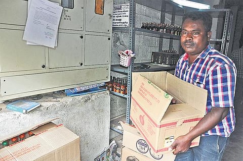 கோவை வடக்கு, தெற்கில் வருவாய் குறைந்த டாஸ்மாக் கடைகளே மூடப்பட்டுள்ளன﻿: பொதுமக்கள் குற்றச்சாட்டு﻿