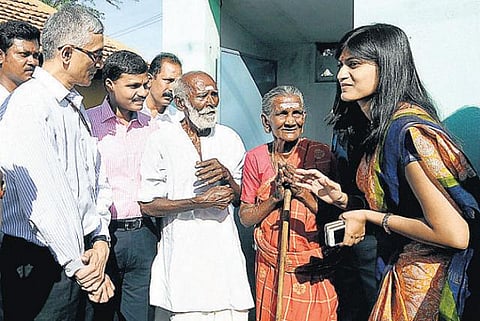 மதுரையில் 90 வயது முதியவரை பார்த்து கழிப்பறை கட்டிய கிராமம்﻿: மத்திய அரசு செயலர் பாராட்டு