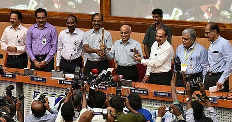 20 செயற்கைக் கோள்களுடன் விண்ணில் பாய்ந்தது பிஎஸ்எல்வி - சி34 சாதனை வெற்றி: இஸ்ரோ விஞ்ஞானிகள் மகிழ்ச்சி