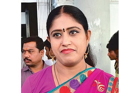 அவதூறு வழக்குகளை தவிர்க்க வேண்டும்﻿: எஸ்.விஜயதரணி கோரிக்கை﻿