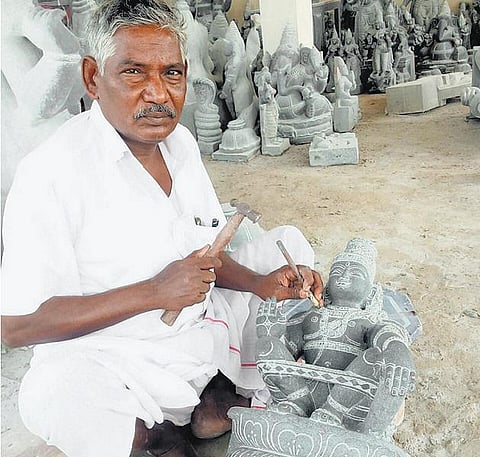ஏற்றுமதி செய்யப்படும் சிற்பங்களுக்கு﻿ தடையில்லா சான்று பெற அலைக்கழிப்பு﻿: மாமல்லபுரத்திலேயே வழங்க கோரிக்கை﻿