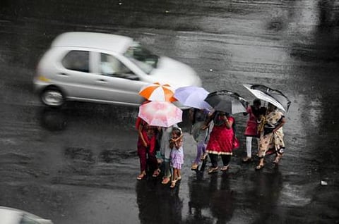 வங்கக்கடலில் காற்றழுத்த தாழ்வு பகுதி: தமிழகத்தில் மழை நீடிக்கும்﻿ - வானிலை ஆய்வு மையம் தகவல்﻿﻿