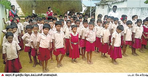 புதுக்கோட்டை - வல்லம்பக்காட்டில் முன்மாதிரி அரசுப் பள்ளியாக மாற்றியமைத்த கிராம மக்கள்