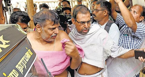 ஸ்ரீரங்கம் கொள்ளிடக் கரையில் சுவாதிக்கு 10-ம் நாள் சடங்குகள்