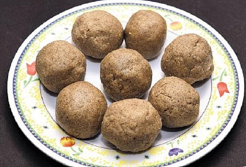 கேஸியா லாடு