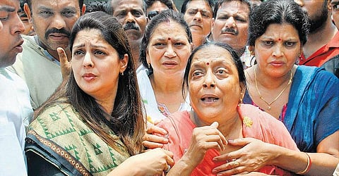 உ.பி.யில் ஆக்கிரமிப்பு கட்டிடம் இடிந்து 4 பேர் பலி﻿