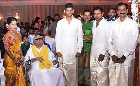 நடிகர் விக்ரம் மகள் நிச்சயதார்த்தம்: கருணாநிதி வாழ்த்து