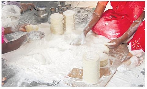 கம்பெனி சட்டத்துக்குள் கொண்டு வராமல் மோசடி﻿: அங்கீகரிக்கப்படாத காஞ்சிபுரம் அப்பளத் தொழிலாளர்கள்﻿