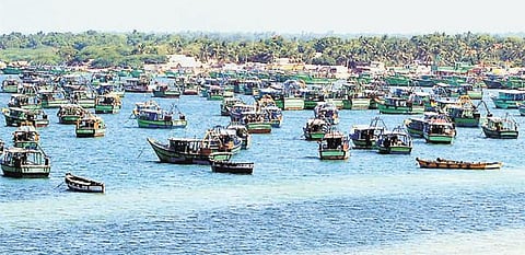இலங்கை சிறையில் உள்ள மீனவர்களை விடுவிக்க கோரி﻿ ராமேசுவரம் மீனவர்கள் வேலைநிறுத்தம்﻿