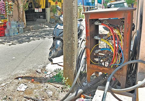 சூளைமேட்டில் அபாயகரமான மின் இணைப்பு பெட்டி﻿: பீதியில் திருவள்ளுவர்புரம் மக்கள்﻿