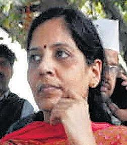 மத்திய அரசுப் பணியிலிருந்து﻿ விருப்ப ஓய்வு பெற்றார் கேஜ்ரிவால் மனைவி சுனிதா
