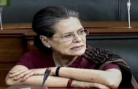 மக்களால் தேர்ந்தெடுக்கப்பட்ட அரசுகளைக் கலைக்கிறது﻿ : மோடி அரசு மீது சோனியா குற்றச்சாட்டு﻿