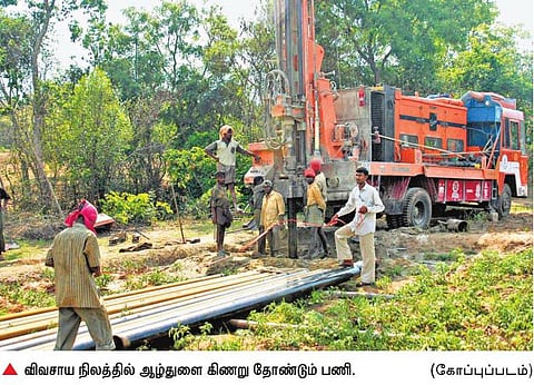 தமிழகத்தில் மழையளவு குறைந்ததால் ஆடி பட்ட சாகுபடி பரப்பு குறையும் அபாயம்: ஆழ்துளை கிணறு அமைப்பது அதிகரிப்பு