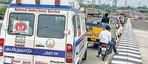 வியாசர்பாடி மேம்பாலம் - பேசின் பாலம் இடையே﻿ போக்குவரத்து நெரிசலில் சிக்கும் ஆம்புலன்ஸ்கள்﻿: கர்ப்பிணிகள், நோயாளிகள் கடும் அவதி﻿