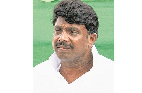 வேலூரில் காவல் ஆய்வாளரை தாக்கிய﻿ ஜி.ஜி.ரவியை அதிமுகவில் இருந்து நீக்கி ஜெ. அறிவிப்பு﻿