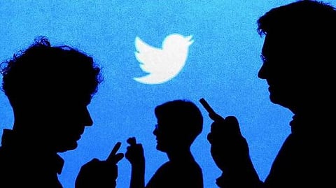 ஃபேஸ்புக், ட்விட்டர், லிங்க்டுஇன் உள்ளிட்ட சமூக வலைதளங்களில் சுதந்திரமாக இயங்க அரசு அதிகாரிகளை அனுமதிக்க முடிவு﻿