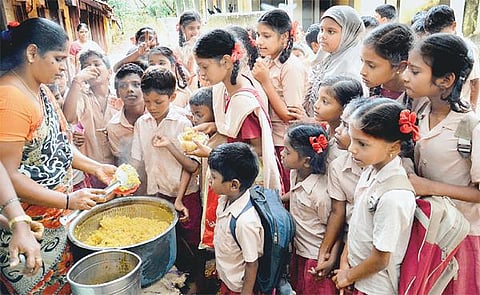 சத்துணவு திட்டத்துக்கு ரூ.1,644 கோடி: திருமண உதவித் தொகையாக ரூ.703 கோடி﻿