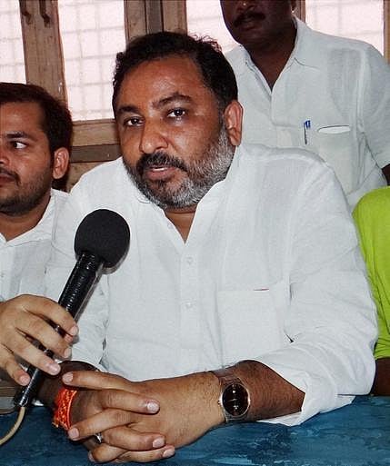 மாயாவதியை தரக்குறைவாக பேசிய தயாசங்கர் சிங் தலைமறைவு- பகுஜன் மீது புகார் அளிக்க தயாராகும் குடும்பத்தினர்