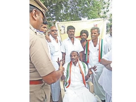 பாரத மாதா கோயில் அமைக்க வலியுறுத்தி﻿ குமரி அனந்தன் உண்ணாவிரதம்﻿